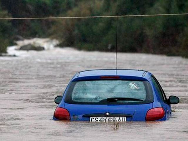 Como-recuperar-un-coche-inundado